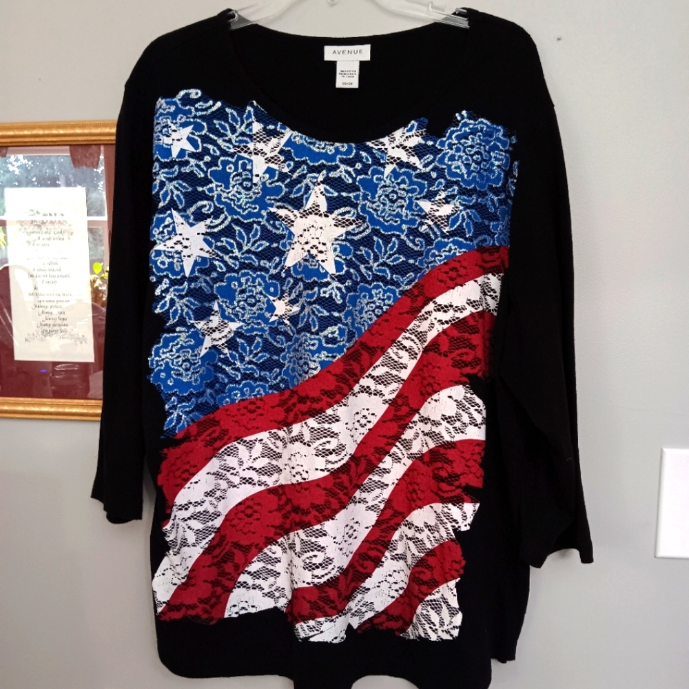 Avenue Dark Blue Top with Graphic Red White and Blue Design NWOT